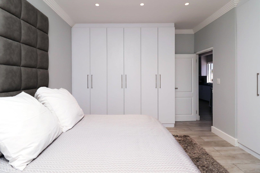 2 Bedroom Property for Sale in Oakdale Western Cape